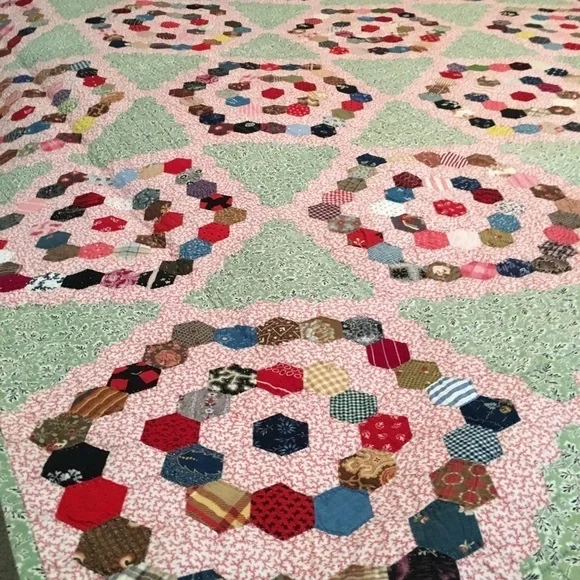 Antique Hand Quilted Flower Garden Quilt - Picture 2 of 8